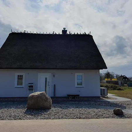 Dom wakacyjny Holiday Home Reetdachhaus- Haus Hannes In Mellnitz By Interhome Poseritz