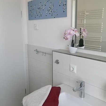 Dom wakacyjny Holiday Home Reetdachhaus- Haus Hannes In Mellnitz By Interhome Poseritz